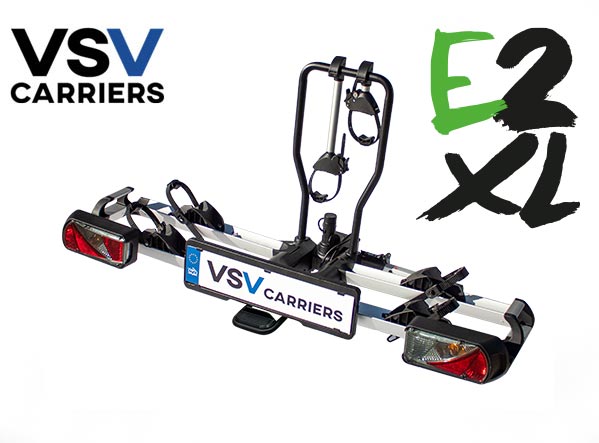 VSV E2 XL - <b>Adatto per monovolumi e furgoni con grande portellone posteriore.</b><br /> <b>Ideale per bici con manubri molto larghi.</b><br /> Capacit 2 bici anche e-BIKE (+ 1 bici optional cod. BCVSVEXT3ZX). Carico Max 60 Kg. Peso articolo 17 Kg.  in acciaio e alluminio. Portabici pieghevole.  Funzione reclinabile per l'apertura del bagagliaio. Passo bici: qualsiasi misura fino a 1350 mm.<br />Presa 7/13 poli- SPECIALE CON SUPPORTI RUOTA MAGGIORATI<br /> <b>ATTENZIONE:</b> lapertura del portellone  garantita quando le bici sono caricate sul portabici.